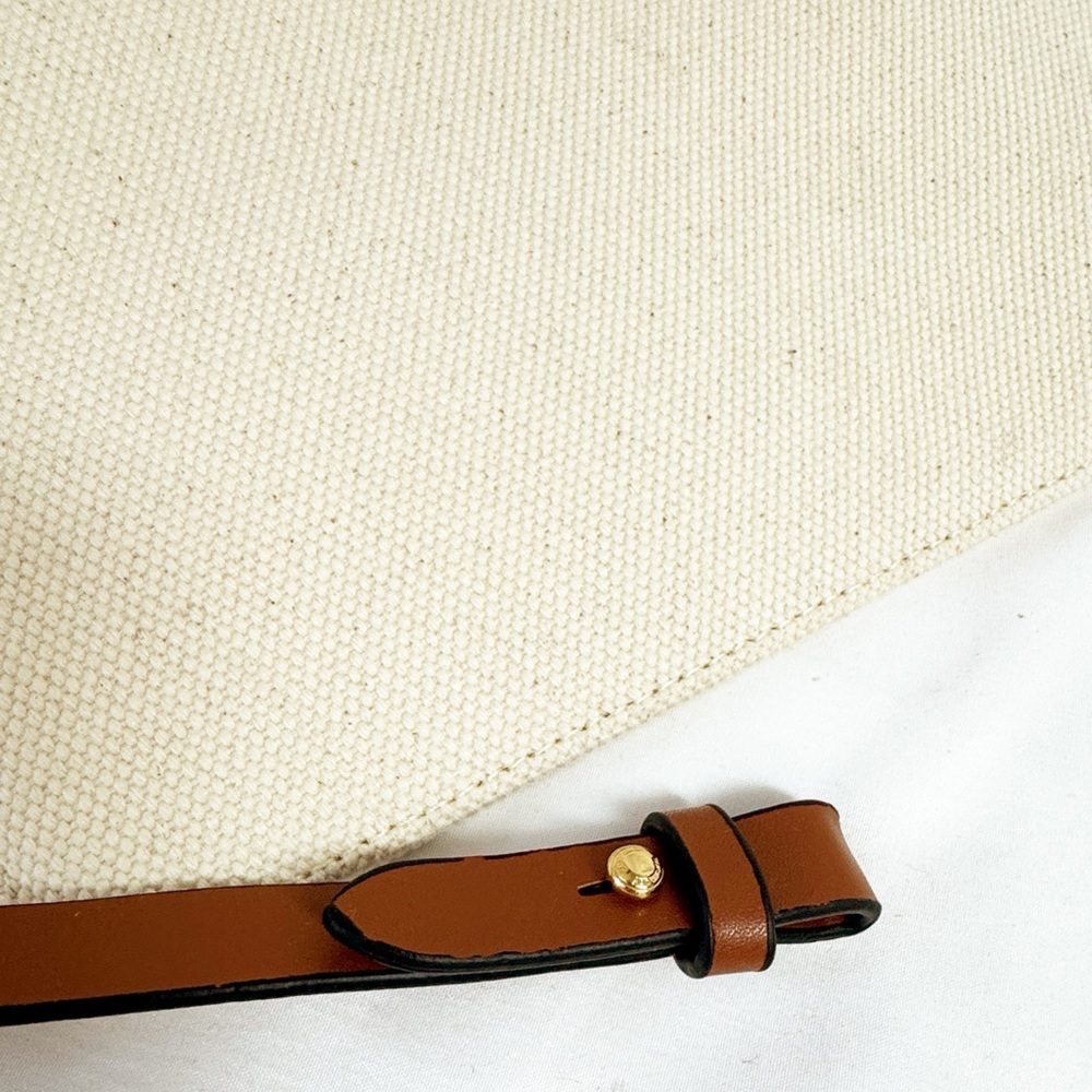 Burberry canvas and leather pouch with Leather attachable strap New! - Picture 4 of 6